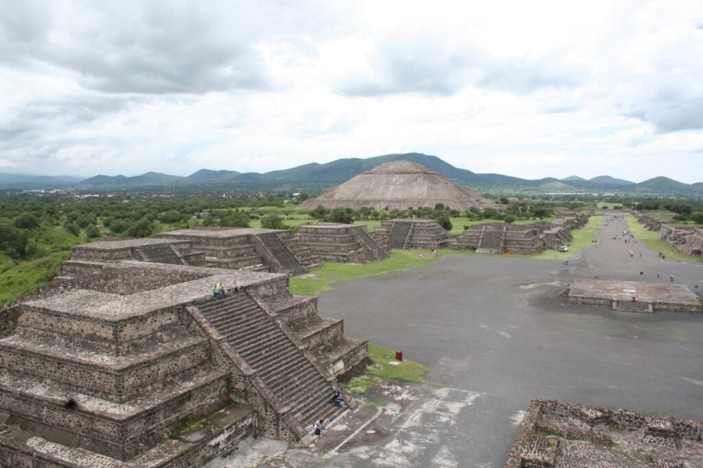 Photo of a visit to Teotihuacán, near Mexico City.. no part of the Mundo Maya, although connected.