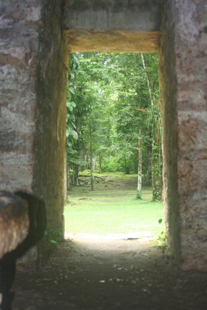 La entrada a la Plaza Grande de Yaxchilán