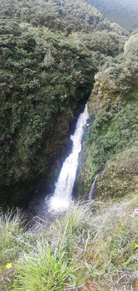 Waterfall along the way to Oyacachi