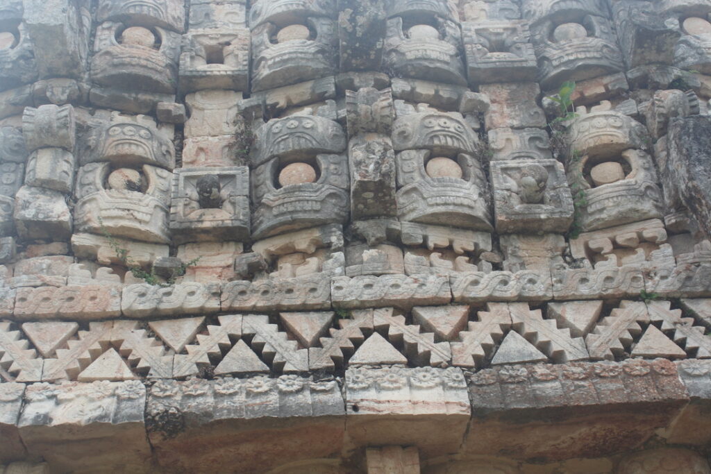 The typical mosaics of the Puuc-region on one of the temples of Kabah. A style you only encounter on the Yucatán peninsula.