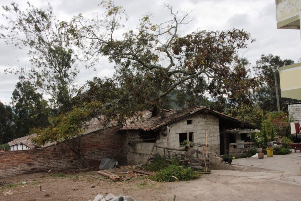 A house in the rural area around Otavalo. Picture taken during the Otavalo tour.