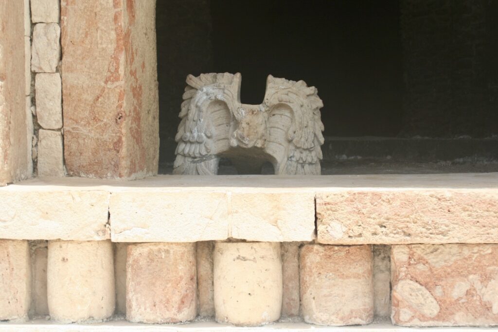 A small detail in the Governor’s Palace remembered me of the visit of Stephens and Catherwood to Uxmal, Yucatán. 