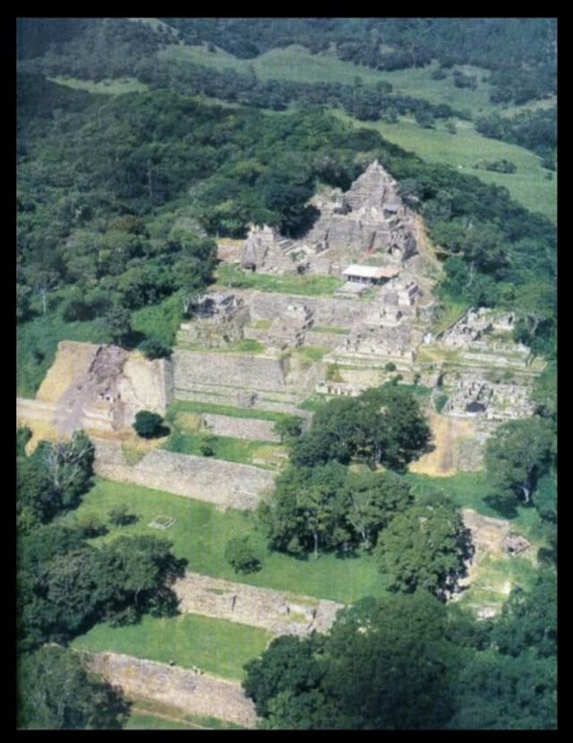 An impression of the Maya city of Toniná from above.