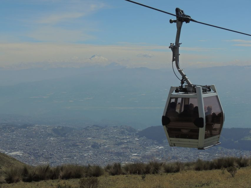 Cable car high above Quito.