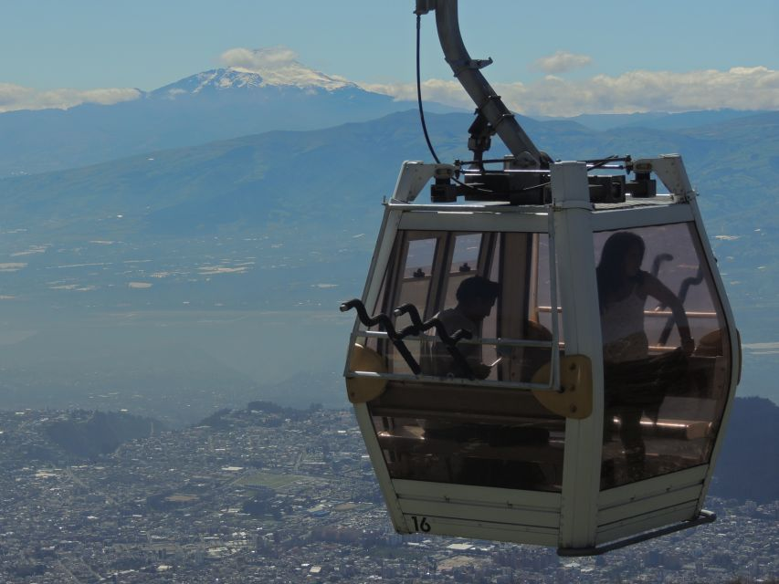 Cable car high above Quito.