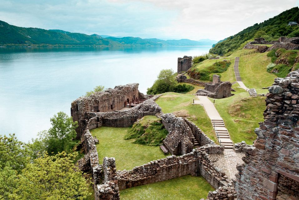 Impressions of a day trip through the Scottish highlands near Edinburgh, including Loch Ness. Old castle ruins.