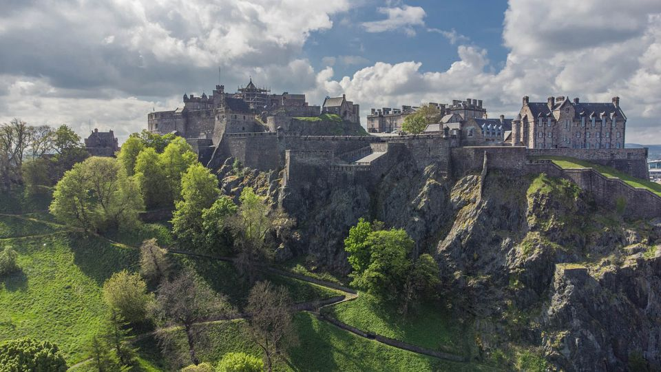Impressions of a visit to Edinburgh Castle. One of most popular things to do in Edinburgh.