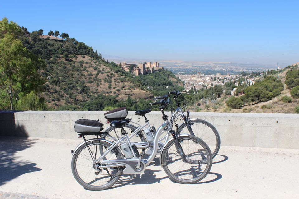 A lookout point with spectacular views of the city of Granada & the Alhambra (to the left).