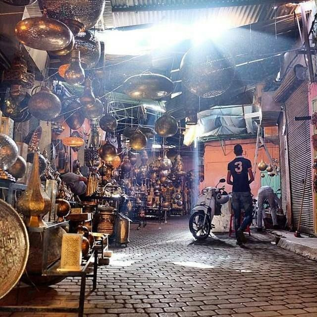 Impression of a visit to the medina of Fez. One of the metalworkers store. 