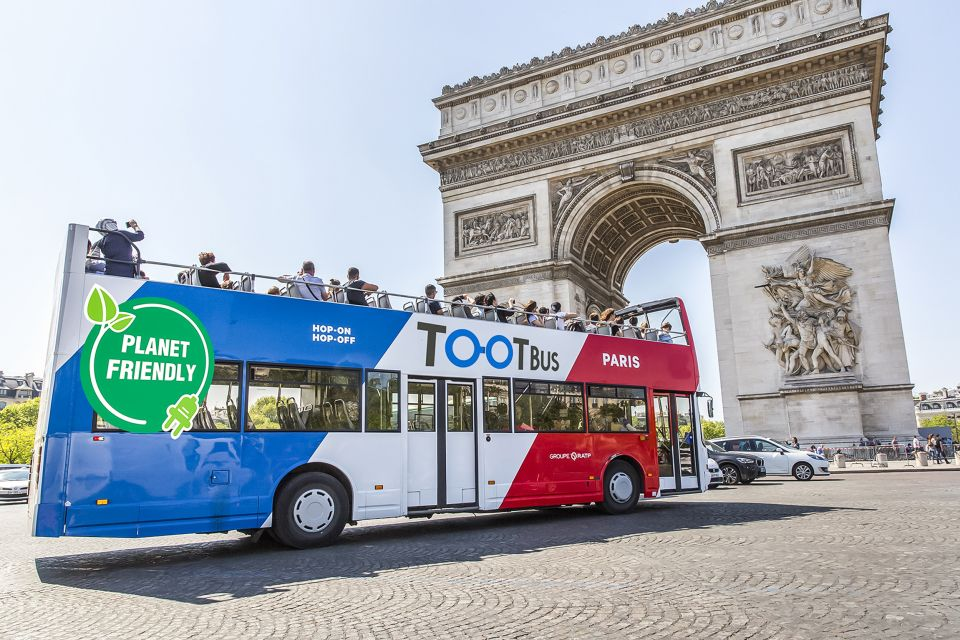 Traject & impressions of the Hop-on Hop-off Tootbus in Paris, France.