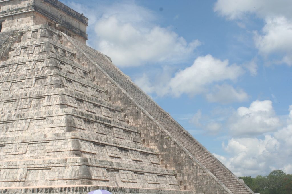 Photo impression of our recent visit to Chichén Itza. Partial view of the Pyramid of Kukulcán. 