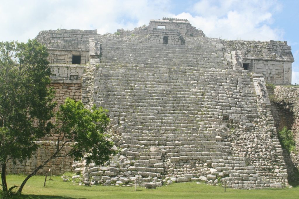 One of the impressive temples of Chichén Itzá.