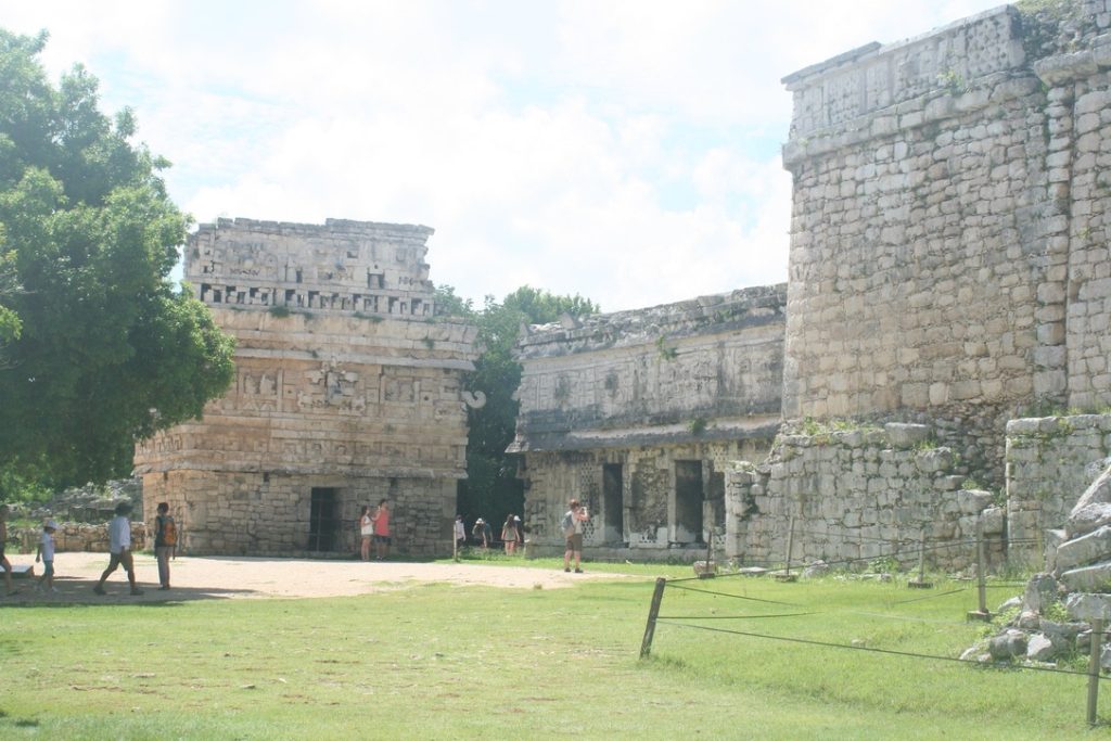 Photo impression of our recent visit to Chichén Itza. At the left "The Nunnery", at the right "The Church". 
