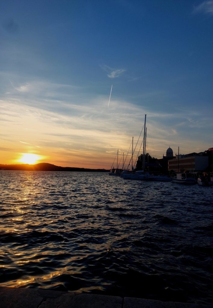 Strolling along the quay of Šibenik in the evening we catched this beautifil picture of a setting sun and the changing colours of the bay.