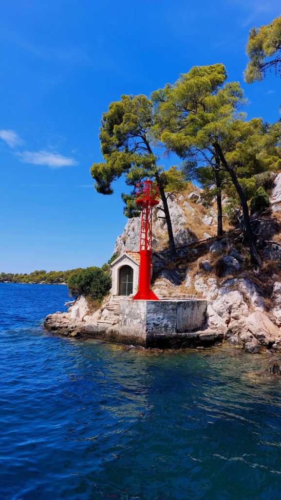 A beacon & accompanying chapel, directing ships through the St. Anthony Channel to or from Šibenik. 