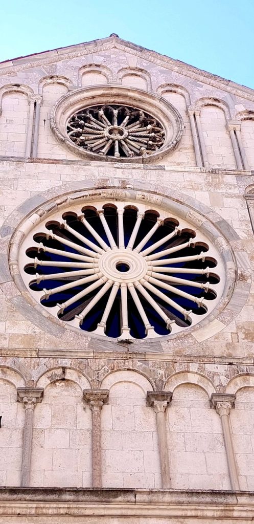 The typical Gothic Rose in the front facade of the Cathedral of St. Anastasia. 