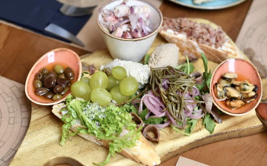 A plate full of typical local food from Zadar & surrounding area, like fish, octopus, mussels, olives, grapes & others.