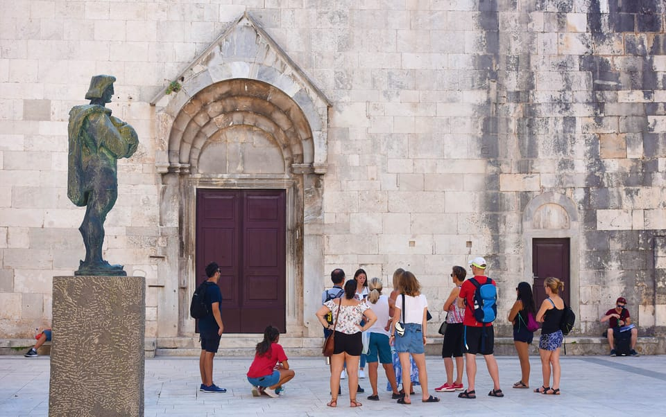 Impression of a walking tour through Zadar's city center.