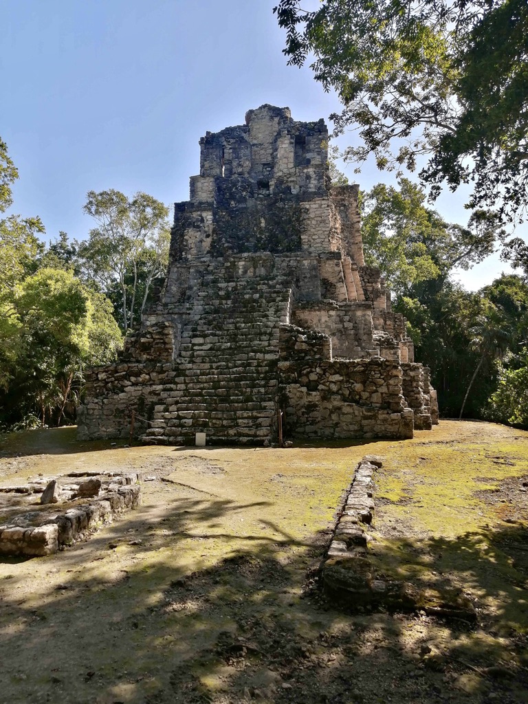 Impression of our visit to Muyil. Main temple of the Maya site, "El Castillo" or Structure 82. 