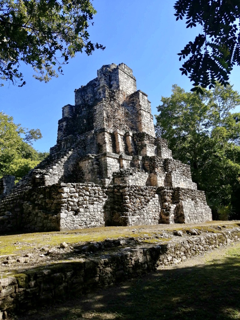 A visit to the main temple of Muyil, "El Castillo"