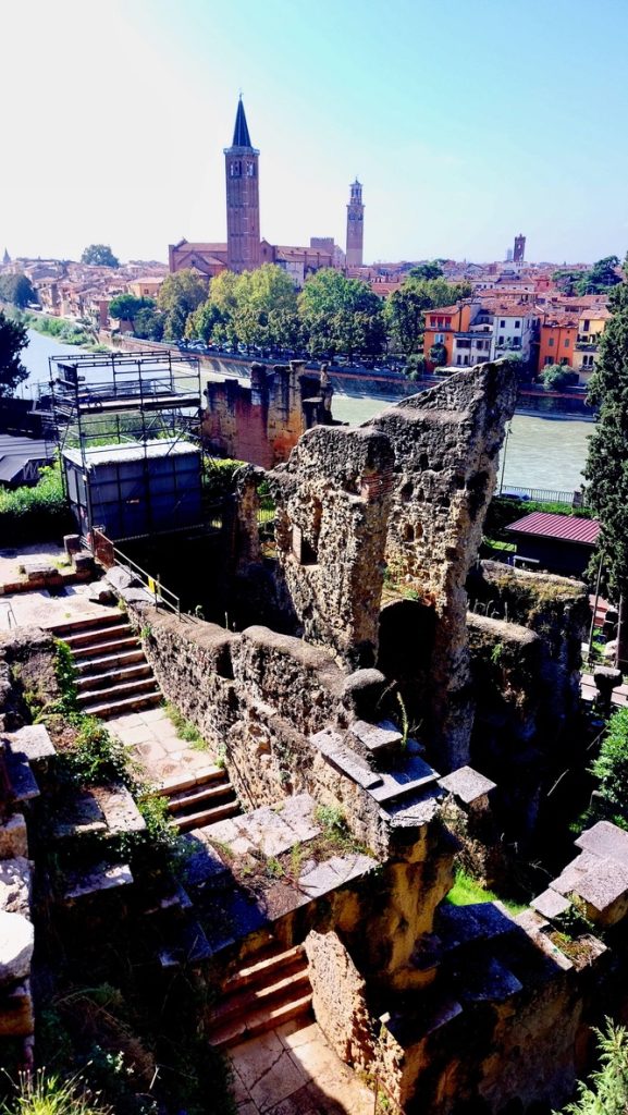 Visit to the ruins of the former Teatro Romano in Verona. 