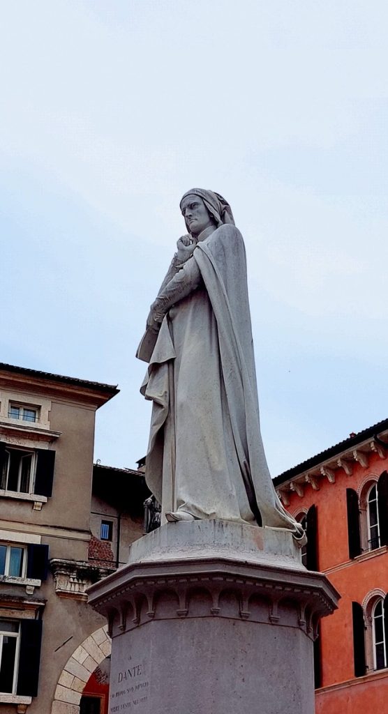 Statue of the Italian writer/poet Dante Alighieri on the Piazza dei Signori, Verona.