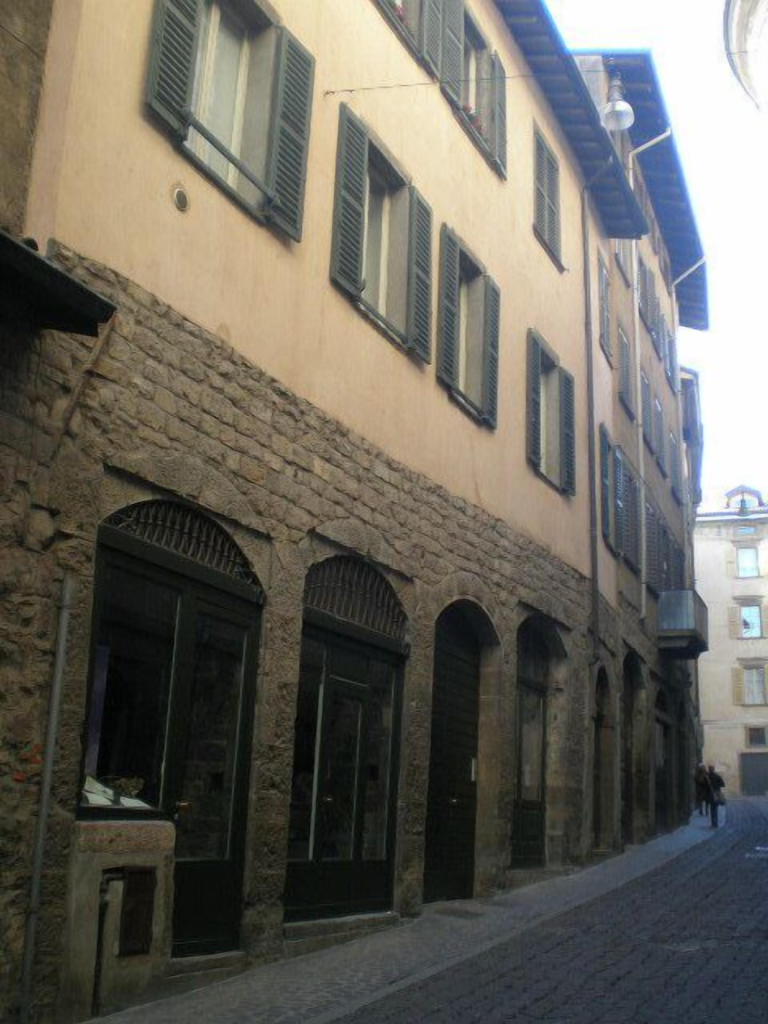 Frontview of the Casa Mario Lupo in the old city center. The best hotel when you visit Bergamo.