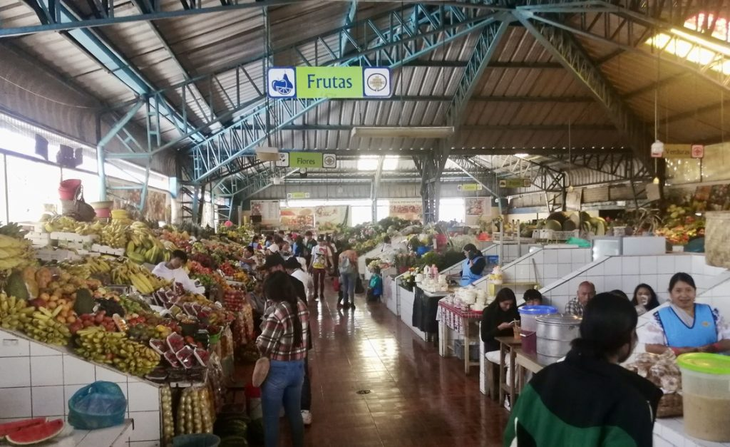 Impressions of the daily food market in the Cotacachi market hall.