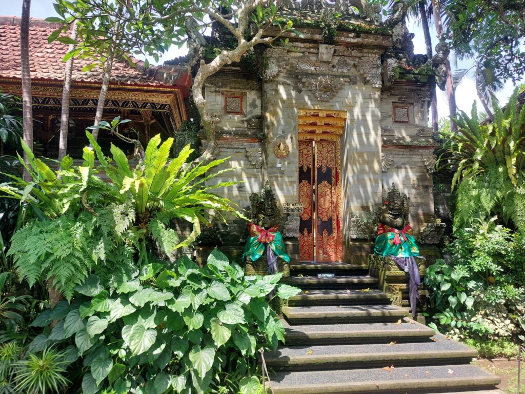 Impression of our visit to the main palace in Ubud, the Puri Saren Agung