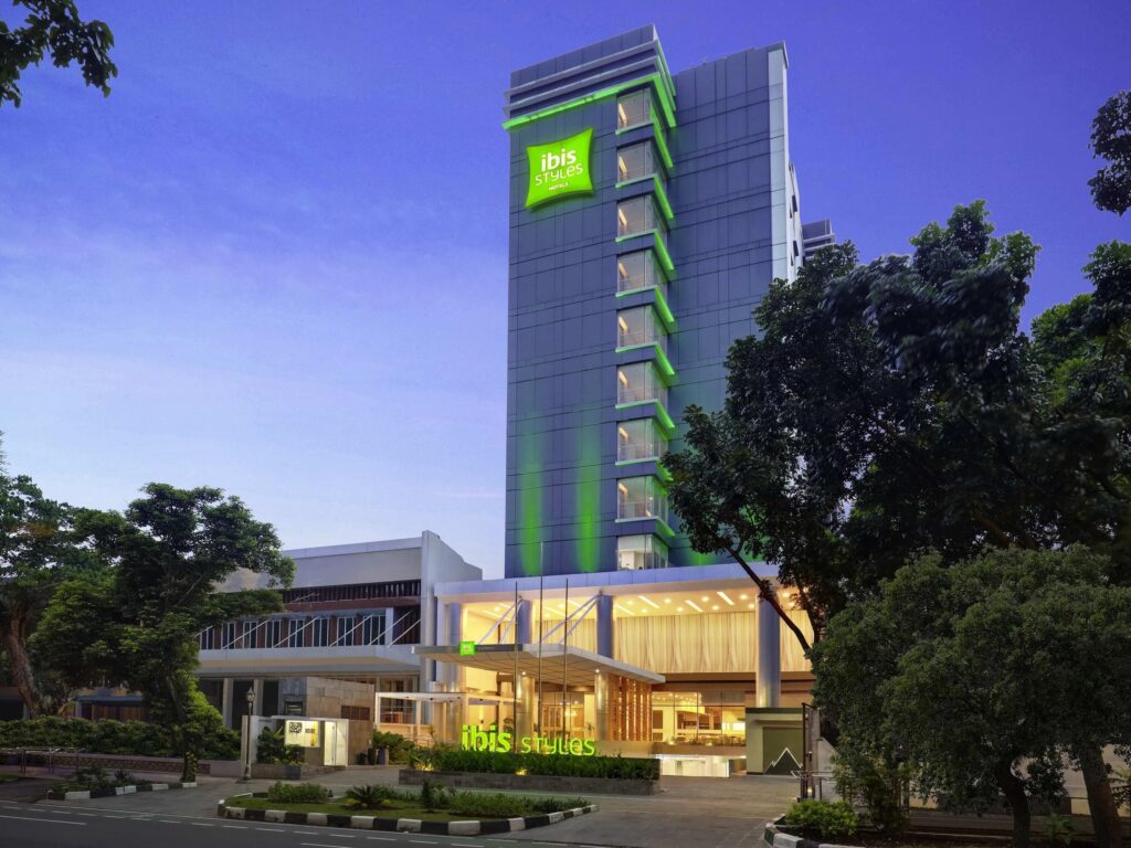 Impressions of the ibis Styles Bogor Pajajaran near the Botanical garden in Bogor.