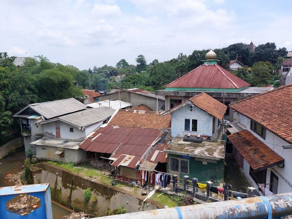 A visit to the former residence of Wendy's great grandparents, Batutulis, Bogor, Indonesia.