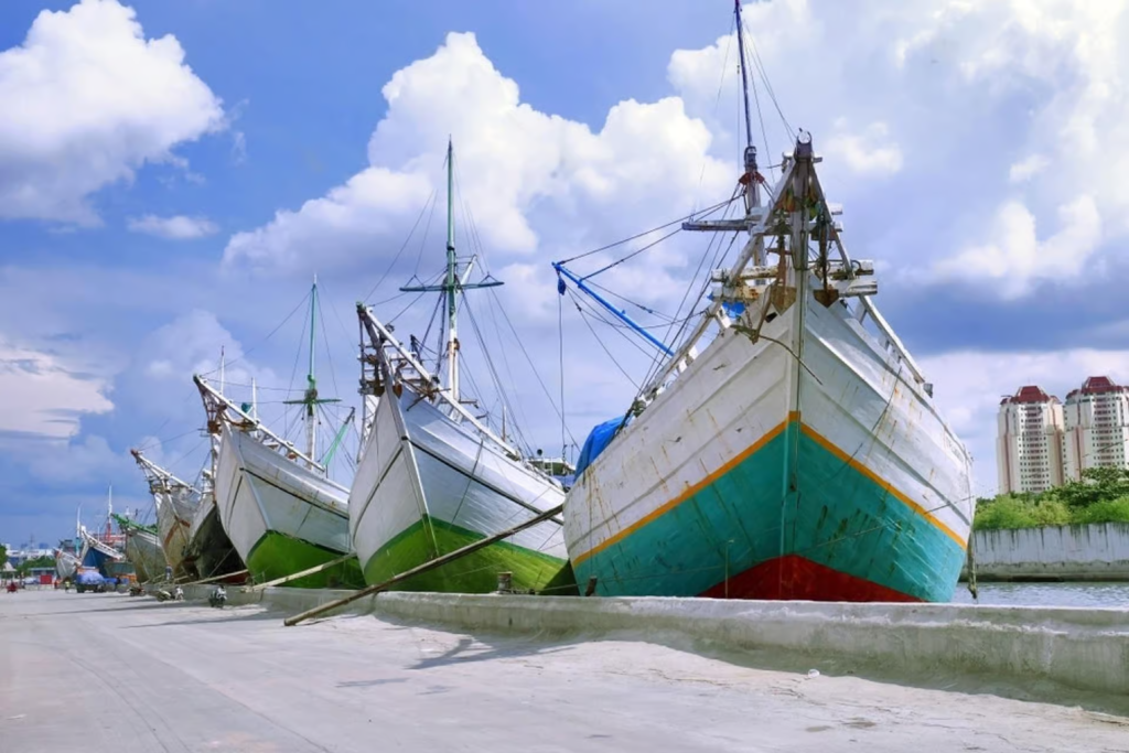 Impressions of Sunda Kelapa, the port of Jakarta's Old Town.